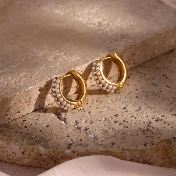 New 18K Gold Fresh Water Pearl Huggies Earrings,wonderful Earrings, wow Earrings - Picture 4 of 6